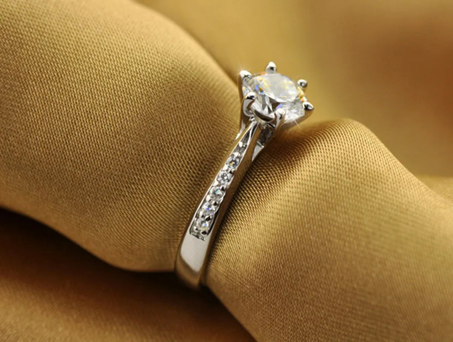 Luxury 925 Sterling Silver Ring with diamond