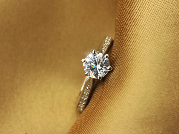 Luxury 925 Sterling Silver Ring with diamond