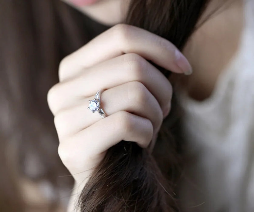 Luxury 925 Sterling Silver Ring with diamond