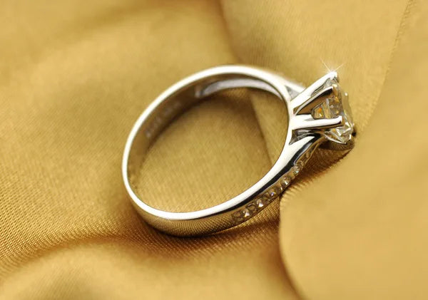 Luxury 925 Sterling Silver Ring with diamond